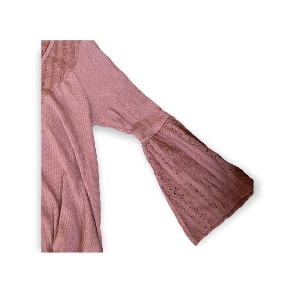Free People Blush Pink Bohemian Eyelet Lace V Neck Long Tea Towel Sleeve Blouse - Picture 8 of 12